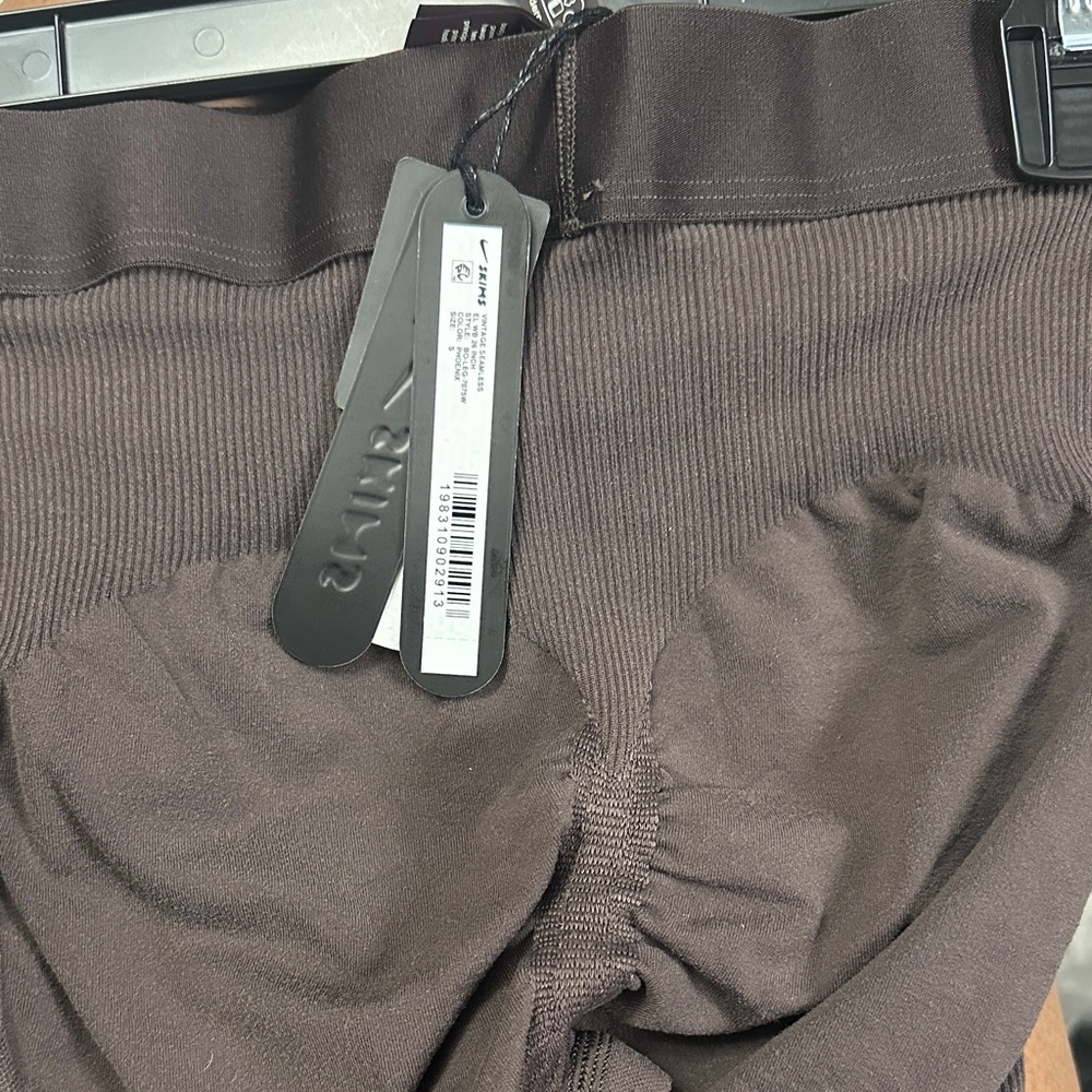 SKIMS Vintage Seamless Sculpting High-Rise Leggings in Phoenix SOLD-OUT - Picture 6 of 7